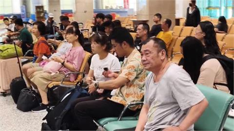 颱風楊柳遠颺！澎湖機場恢復起降　大批旅客候補等回台