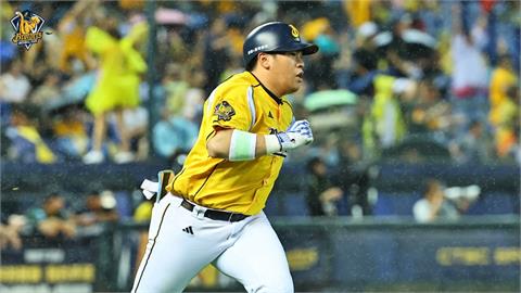 中職(影)／曾頌恩本季首轟終於出爐！因為換背號全壘打減產？本人「這麼說」