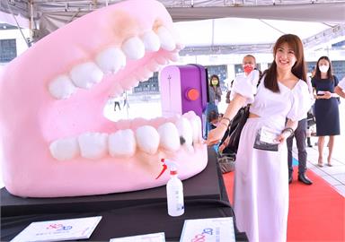 80歲以上「有20顆自然牙」的台灣人竟低於2成！僅33%民眾會定期洗牙