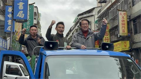 林右昌參香廣照宮　陪同張銘祐車隊掃街　民調前夕凝聚基層力量