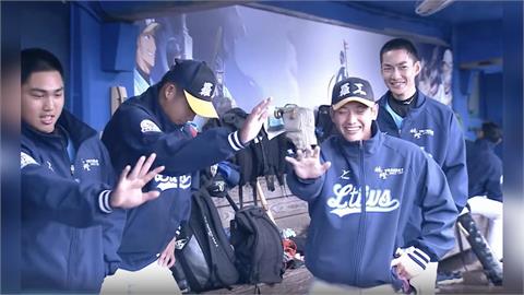 棒球(影)／雨中作樂！台日對抗賽「羅東高工熱舞社」限定亮相！網：選錯專業了孩子