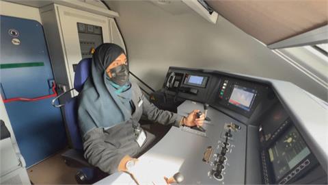 沙烏地阿拉伯推動女性就業　僱用首批高鐵女司機