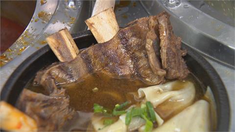 萬「羊」叢中一點「牛」！高雄牛肉麵店賣麵贈豆花