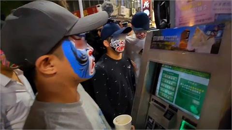 快新聞／臉譜抽菸男包圍「新政治提款機」　溫朗東：台灣變香港只差1張選票