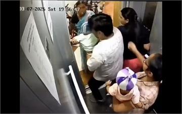 電梯門咬人！印度嫩嬰遭「生吞」手臂　眾人合力驚險脫困