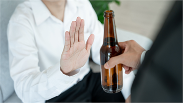 瘦瘦筆有望成「新一代戒酒神器」? 醫揭2機制最關鍵:直接阻斷喝酒慾望