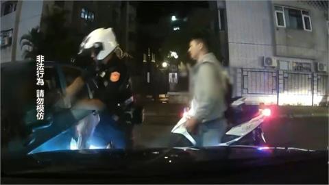 駕駛拒檢逃給警察追鐵定有詭　7輛警車支援車內搜出這東西