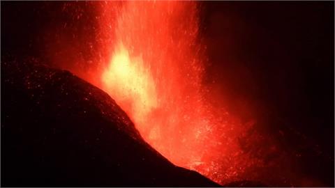 拉帕馬島火山口北側坍塌　岩漿噴發景象壯觀！