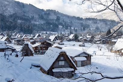 福島雪崩40人脫困　新千歲機場1600人航廈過夜