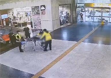 快新聞／板橋車站爆全武行！疑「不滿跺腳」掀波　2男子大打出手