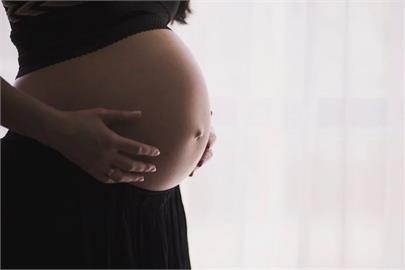 中國首例　確診COVID-19孕婦誕下三胞胎