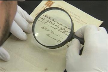 愛因斯坦隨手寫紙條 95年後4750萬賣出