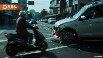 高雄七旬翁違規右轉！像打保齡球狂撞9機車釀1死8傷