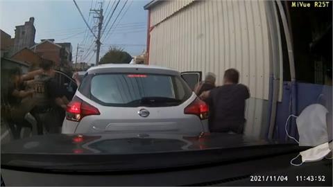 驚險 ! 警方圍捕製毒師 前後包夾座車 