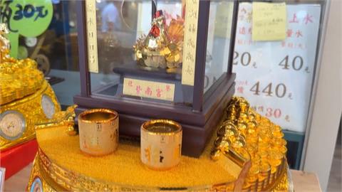 演很大! 南投偷雞賊「佯裝店員掃地」 竊小吃店供奉10年金雞母