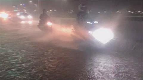 雨彈夜襲高雄！南部稍解渴　馬路現「土虱狂跳」民眾捕抓加菜