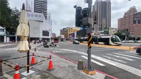 捷運轉乘輕軌不怕曬！　高捷啟動"抗熱計畫"設大型遮陽傘
