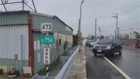 屏東林邊鄉淹水汪洋一片　馬路積水近一個輪胎高