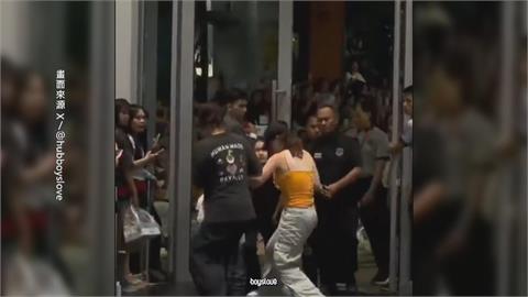 中粉絲泰國追星爆插隊糾紛　踢工作人員反遭壓制