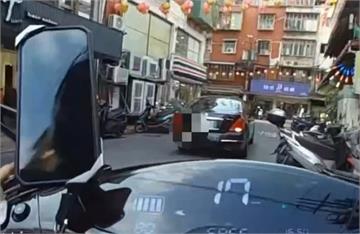 拒檢狂逃10公里　毒品通緝犯連撞2機車被逮