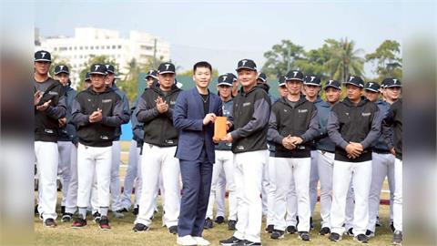 經典賽/運動部核定「6000萬組訓經費」破紀錄!部長李洋親自南下致贈20萬加菜金