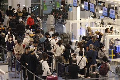 確診3.6萬例也不怕！日本機場湧人潮「報復性出國」夏威夷航班全客滿