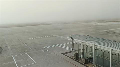 霧鎖金門又關島！上千人排航班候補「啟動B計畫」快輪疏運滯留旅客