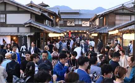 麥擱來啊！日本掀「過度觀光」亂象　京都當地店家、居民直呼快崩潰