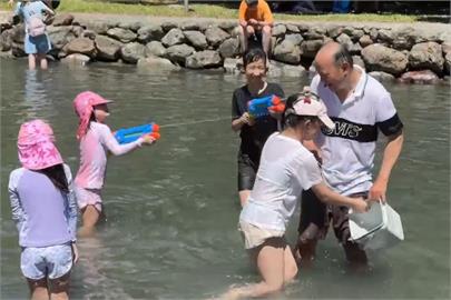 快新聞／夏日消暑新去處！宜蘭南澳「東岳湧泉」開園　大小朋友同戲水