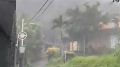 蘭嶼風強雨驟畫面曝光！　八代灣、紅頭溪被染成土黃色