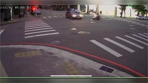 台中南屯一處閃燈路口發生汽機車對撞車禍 女保全送醫不治