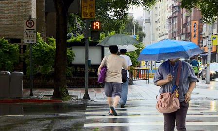 潭美+東北季風共伴豪雨狂炸　陽明山4校週五放假