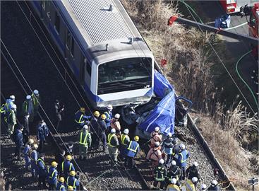 日本JR列車撞上轎車「現場畫面曝光」　車遭撞飛300公尺釀2死