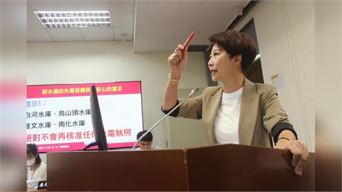 快新聞／質詢光電板挨轟「配合藍白」　賴清德點名陳亭妃：請精準發言