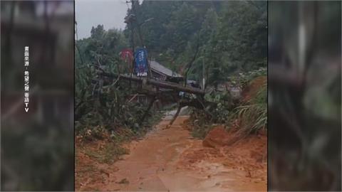 馬路變大水溝...中國暴雨引土石流　水庫洩洪沖垮民宅