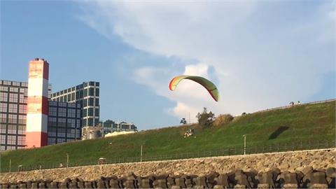 南寮漁港出現動飛行傘"低空飛" 竹市府:最高罰30萬元