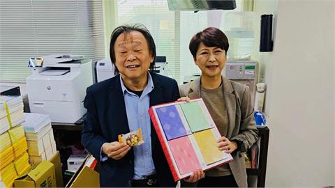 快新聞/謝龍介哭哭!陳亭妃送「堅果」致謝 王世堅嗨翻:第一名的台南市長