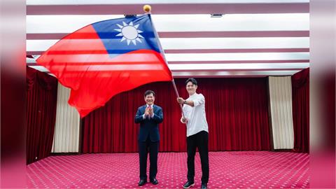 快新聞／台灣年輕廚師進軍國際賽　林佳龍親授旗笑稱「我是澱粉控」