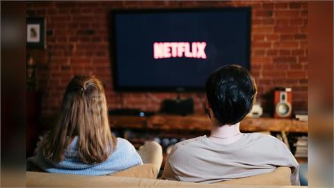 妹子交友軟體約「到家裡看影集」！遭男網友逼「張嘴性侵」忍痛報警