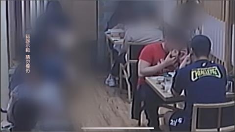 倒完醬料「自然舔兩下」？　豬排店要告舔罐哥