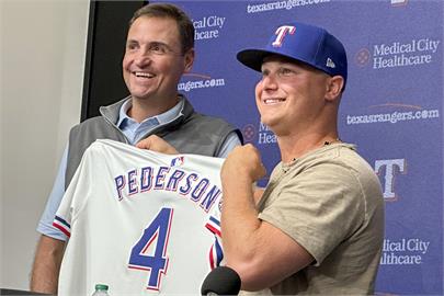 MLB／明星強打佩德森加盟遊騎兵　記者會信心滿滿發一豪語
