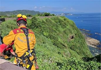 這地方怎麼去的？北市婦失蹤10天離奇尋獲　竟倒臥在八斗子邊坡「消防垂降搶命中」