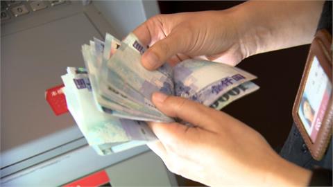 退休金慘遭侵蝕「2大錢坑」!專家急提醒「不是少買就好」地雷曝光:快丟掉