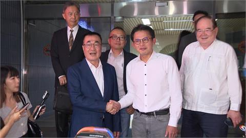 新北藍白合談妥了？　李四川、黃國昌同框受訪遭民眾怒嗆「噁心」