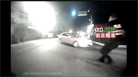新北騎士偷車又藏毒！　等紅燈滑手機拒檢　與警上演街頭追逐