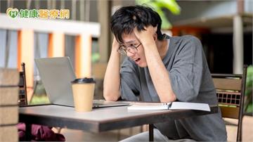 課業壓力太大恐害孩子憂鬱！研究：影響一路到成年　自傷風險也上升