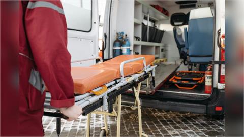 國道1號豐原段小貨車疑自撞起火　2人身亡