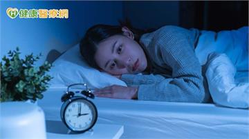 睡飽八小時也不夠！研究：入睡、起床時間不規律　中風和心臟病風險恐增