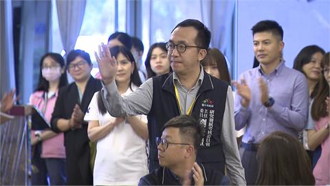 徐巧芯丈夫上班請假外出打牌請辭獲准　綠營：盧斷尾求生