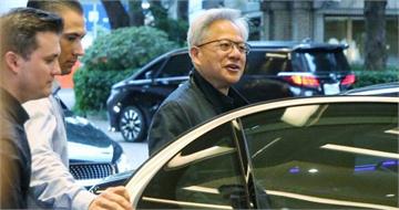 黃仁勳離台前再訪愛店「三六食府」　發炒麵給記者大讚：五夠好甲